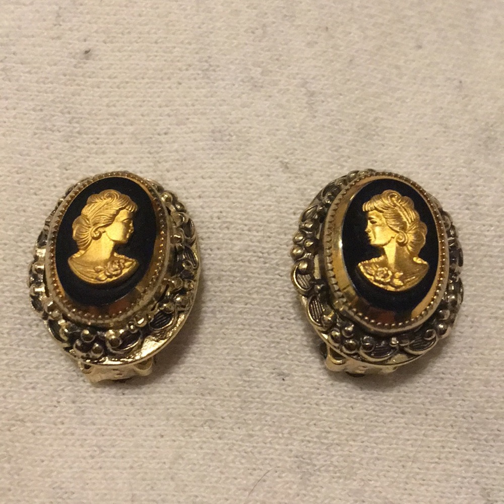 Cameo brooch and clip on earrings set